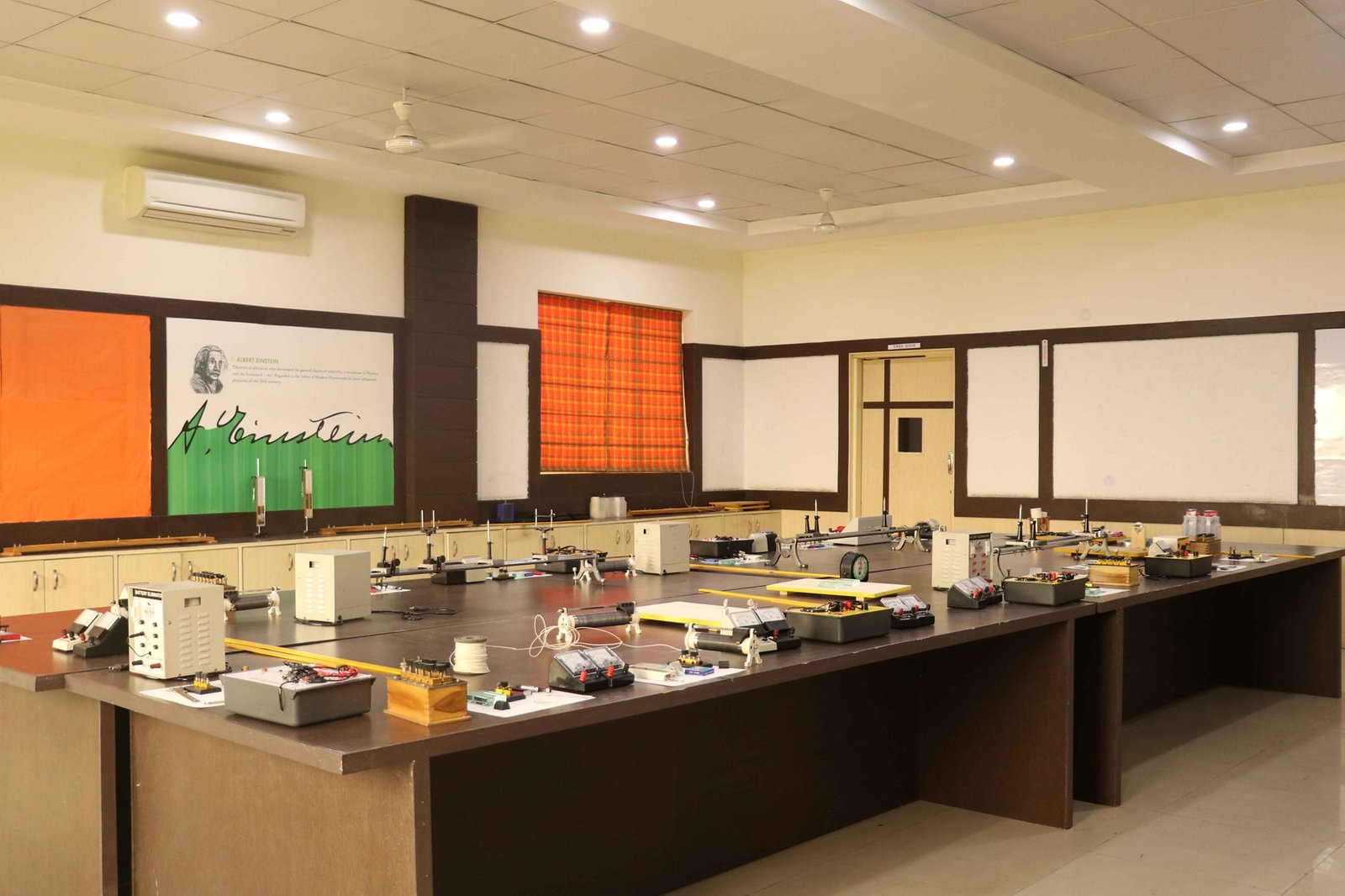 Professional Scientific Lab for CBSE School
